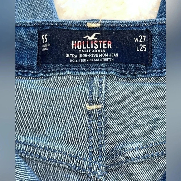 Hollister | Ultra High-Rise Mom Jeans - Picture 5 of 7